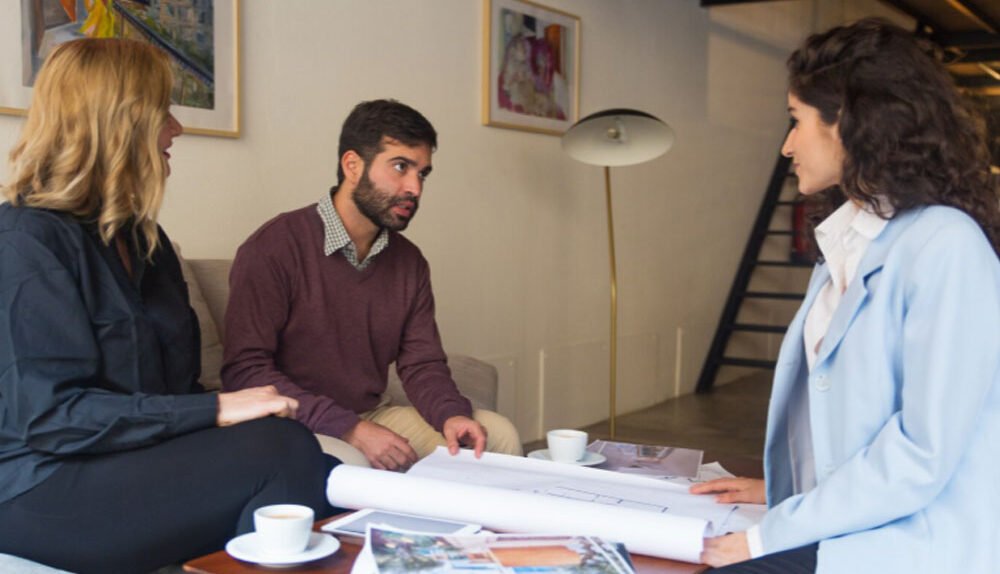 How can you compare custom home builders before signing a contract?