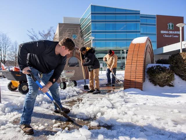 How Bangor’s Hospitals and Offices Keep Internal Deliveries Moving All Winter